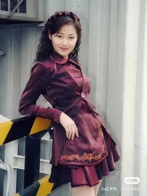 长腿姐姐9999#万绮雯  #马小玲万绮雯  #我和僵尸有个约会  #亚视