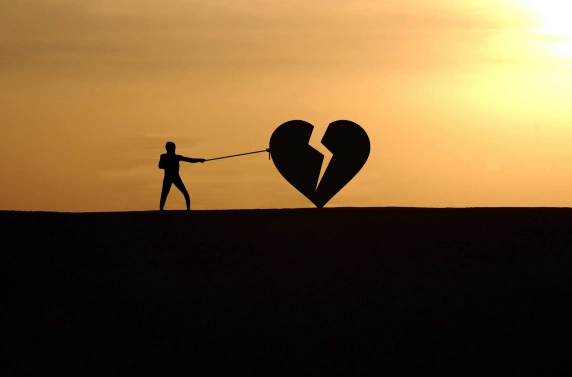 我带着微笑的面具,只是为了掩饰与你分手时留下的伤心.