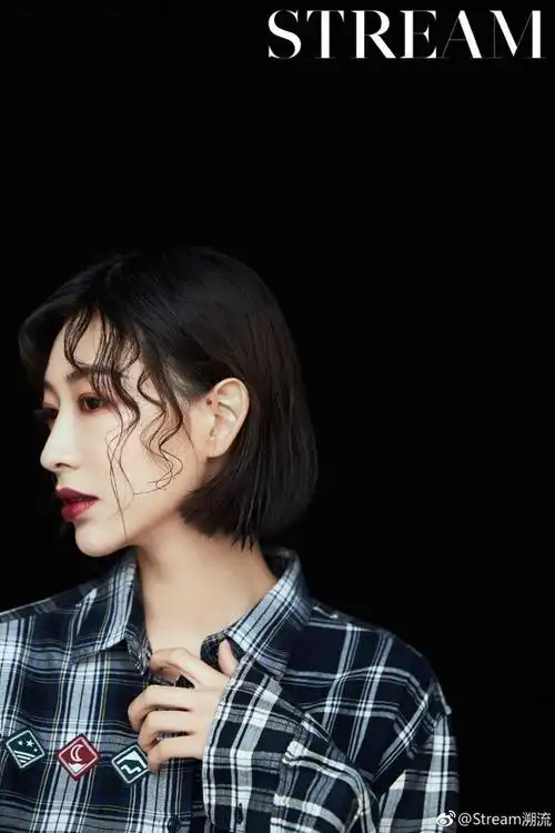 火星情报局颜值担当,大长腿小姐姐#温雅#最近又发新造型,新剪的短发