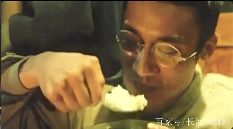 阿城《棋王》:以老庄之道入世,吃饱是福,在乱世里寻找心灵滋养