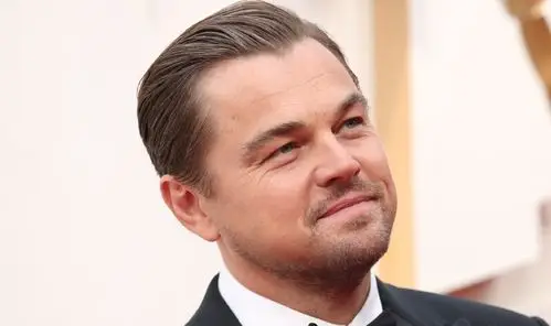 46岁小李子莱昂纳多亮相92届奥斯卡!小金人在家中,今年开心陪跑