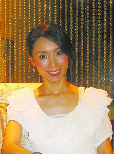 胸模争着做 港星郭可盈15日驾临