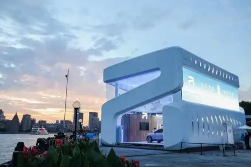 打卡黄浦江畔新地标r space,体验续航620km的荣威r er6