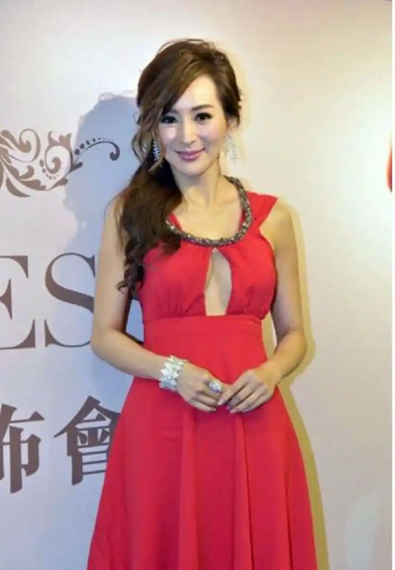 据悉,该男子是一家建筑公司的富二代且身家不菲.