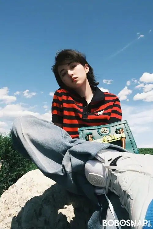 越拍越好看旅拍菌偏爱张子枫的写真经常等着妹妹更新动态发好看的照片