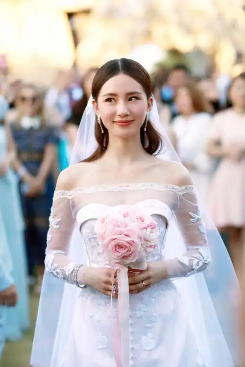 刘诗诗吴奇隆巴厘岛大婚:从07年的辛十四娘开始,我爱了诗诗9年,如今我