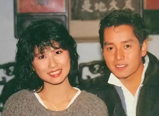 渣男始祖谭咏麟骗发妻丁克打胎小三却凭子上位拥亿万资产