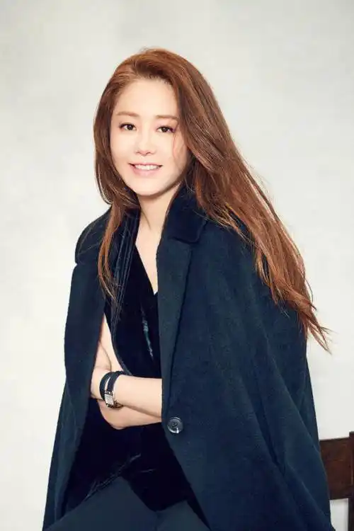 原创50岁高贤贞晒照颜值回春离开豪门获15亿赔偿靠善德女王翻红