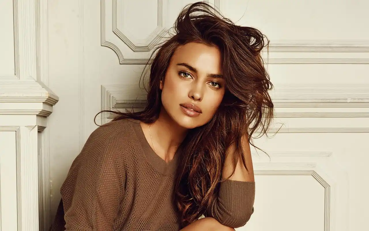 > 性感超模伊莉娜莎伊克火辣身材养眼写真桌面壁纸下载(1920×1200)