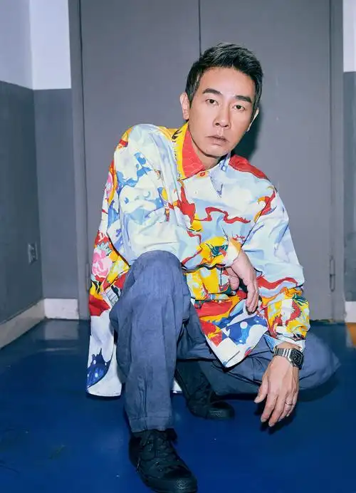 陈小春获全金榜亚洲全能艺人3月将举行武汉演唱会