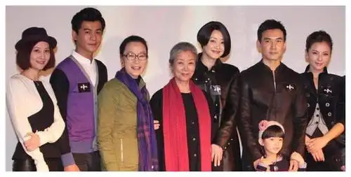 老戏骨吕中,儿媳是何琳,两人情同母女,媒体称赞她俩是母女婆媳