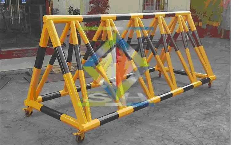 我校制作防冲撞硬隔离装置的公告