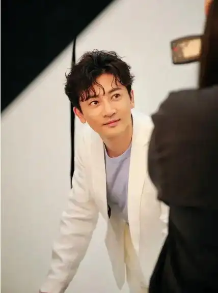 苏有朋近照备受质疑,韩流味道明显