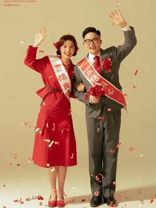 重温记忆中的父母爱情怀旧复古婚纱照