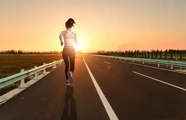 在广州黄埔跑步私人教练何炳玄教练的带领下,我们坚持跑步打卡.