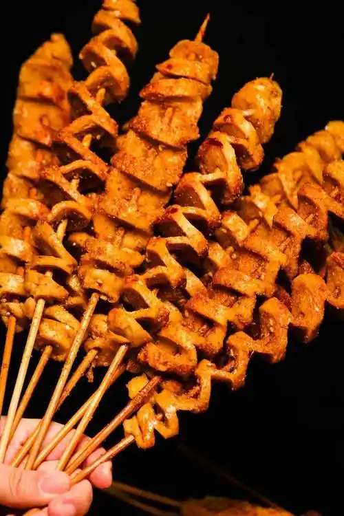 宝安"烤面筋传奇"日卖3000串,有人粉了10年_赵姐_zui_店里