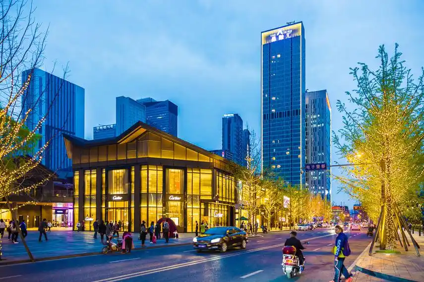 因噎废食?成都太古里因"牵手门"事件严管拍摄业,让人匪夷所思