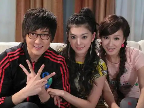 爱情公寓2关谷神奇的头发是什么烫?怎么留.怎么打理.请详细说明.