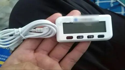 说她现在正在被监听,她现在非常紧张,她已经在银行办理好了,u盾办理好