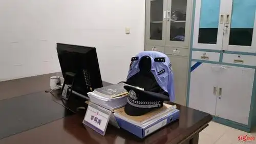 走进四川苍溪救人失联民警李雨阗办公室一面锦旗就有他一个故事