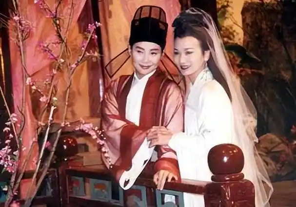 69岁赵雅芝对比60岁叶童,自然老去和医美老去的差距一目了然_热点资讯