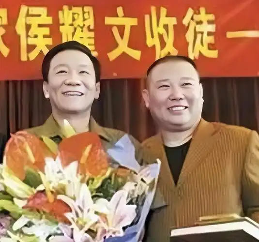 侯耀文:59岁去世,女儿和哥哥争遗产,郭德纲的做法令人敬佩