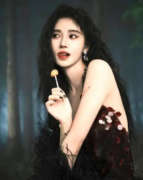 鞠婧祎野性十足的美照小鞠叼棒棒糖眼神太撩人