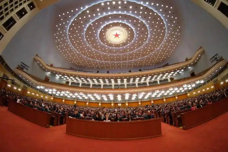 11月25日下午,在人民大会堂万人大礼堂璀璨的星辉之下,以"遇见2027"为