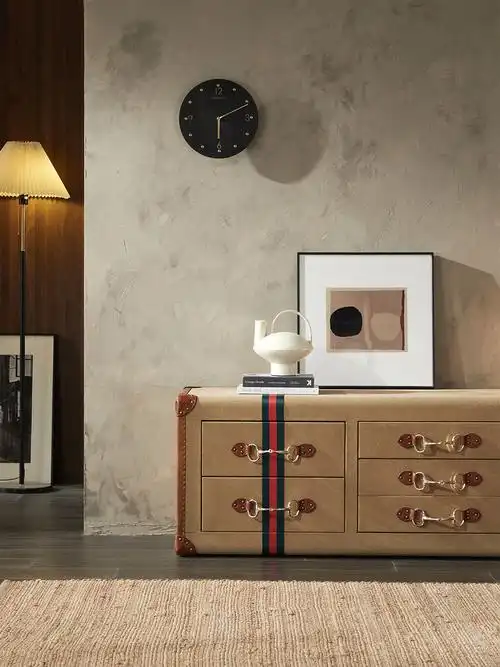 保留了欧式家具宽大,舒适的提点,但没有欧式家具的金碧辉煌,镶金贴银