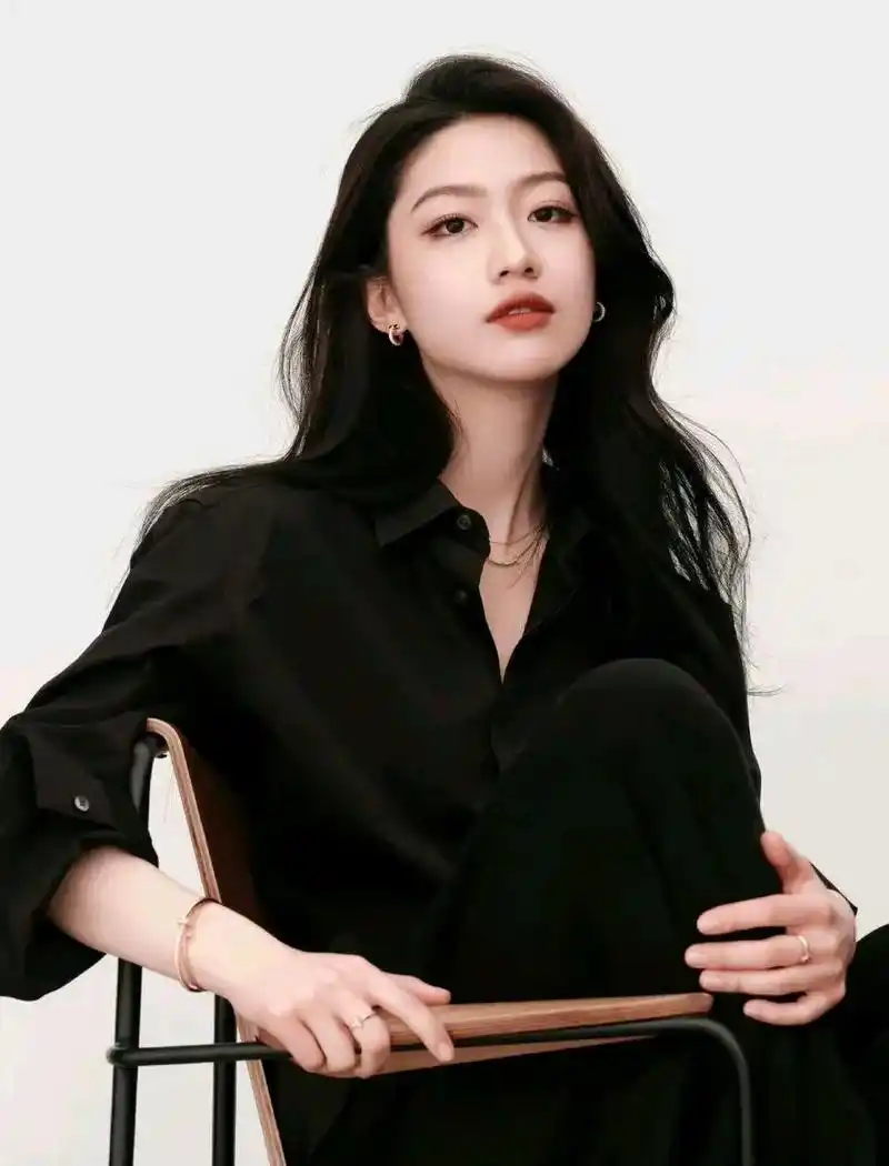 向涵之的笑容真甜,看到她心情都变好啦.