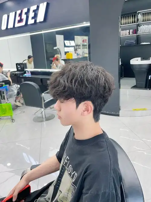 男士莱斯利卷#男生自然卷发型 #发型推荐 #附近哪里做头发好 #今日