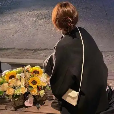 ins女头/ 要春日晚风吹过 期期漫_女生头像_我要个性网