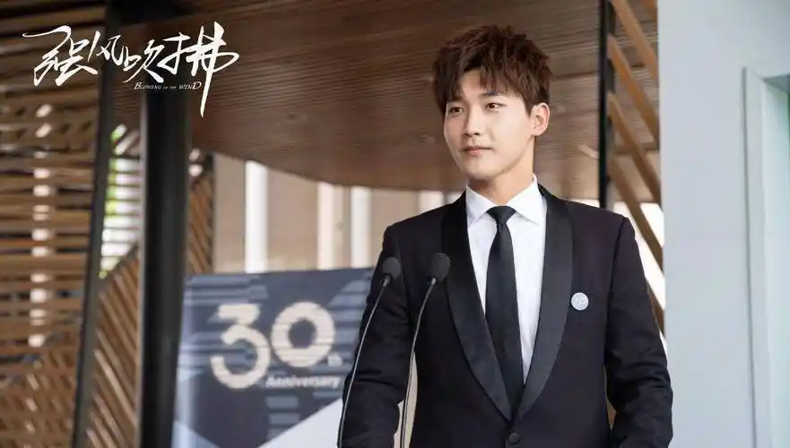 原创强风吹拂将播邢昭林化身忧郁美男与女主深情对视太甜了