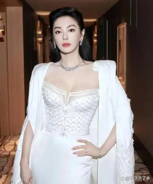 微胖界天花板36岁前凸后翘张雨绮的身材是她最犀利的武器