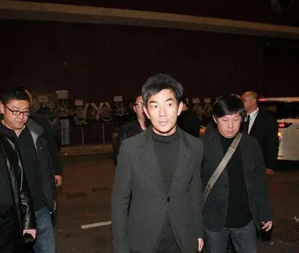 直击大佬向华胜葬礼,曾骂周星驰,八宝山火化,向华强主持_网易订阅