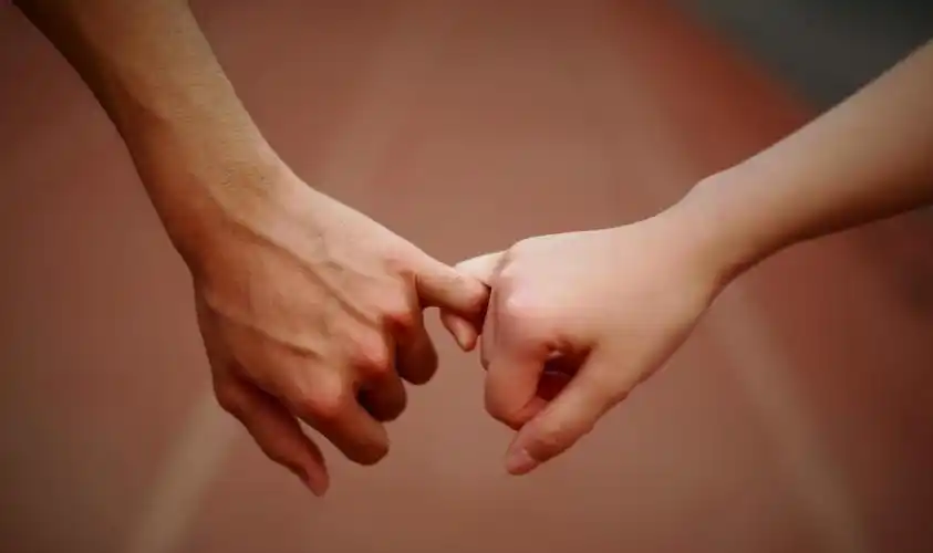 古风浪漫唯美爱情诗句(令人感动的爱情诗)