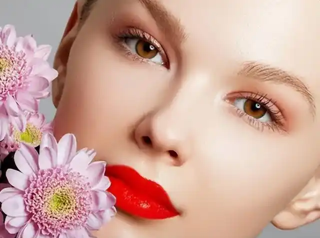 导语:樱桃小嘴是人们形容漂亮嘴唇的一个常用词汇,嘴唇漂亮的标准有