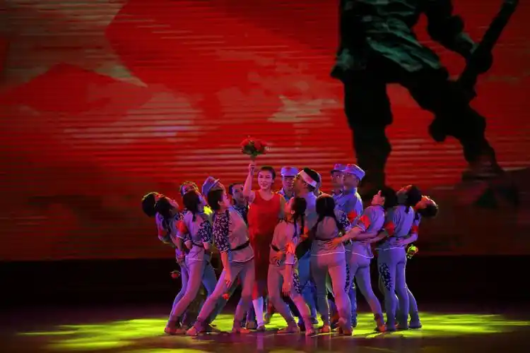 独幕舞剧《映山红》剧照