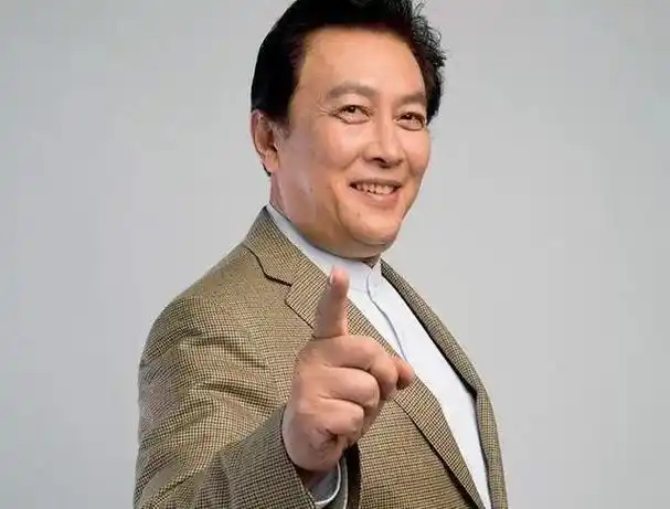 张国立这些年积累的那些脸面真的是被张默败的一干二净.