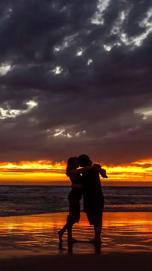 06当一个男人深爱一个女生时,他一定会主动处理好与女性朋友的关系,不