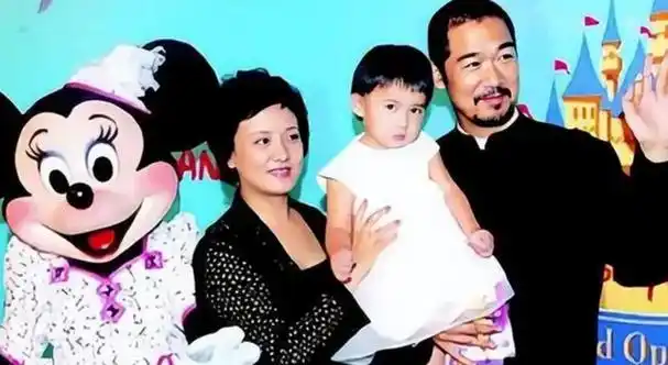 张国立的4个孩子儿子是一生耻辱女儿火遍全国成最大骄傲