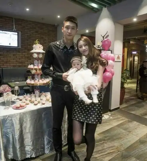 郭艾伦的老婆刘晓宇女友钟鹿纯,2014年7月的中欧男篮对抗赛,国手