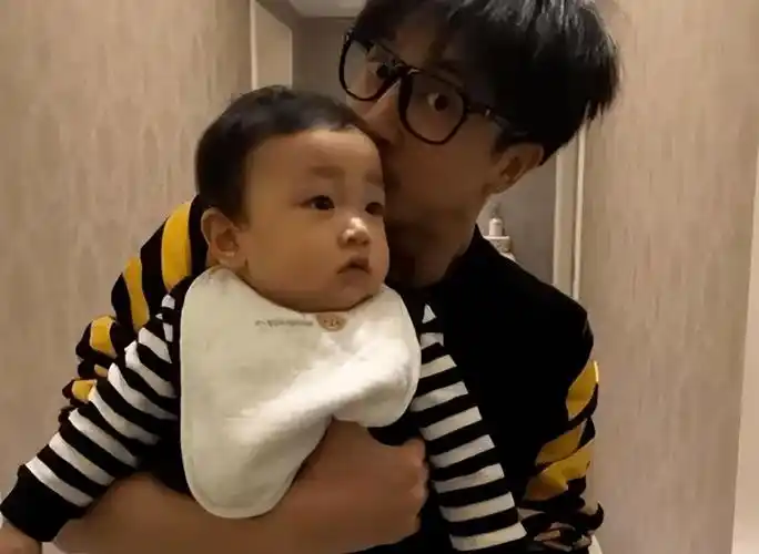 薛之谦谈儿子小雪糕:很骄傲我能生下他!希望他长大多点照顾我!