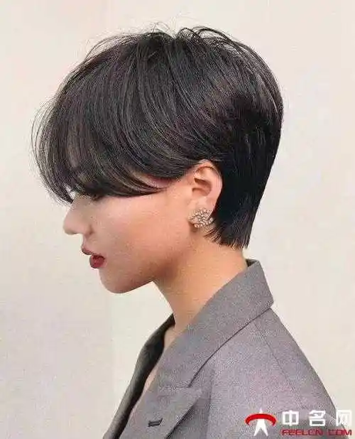 2022最新款帅气女生短发发型保证你选了之后更加年轻漂亮