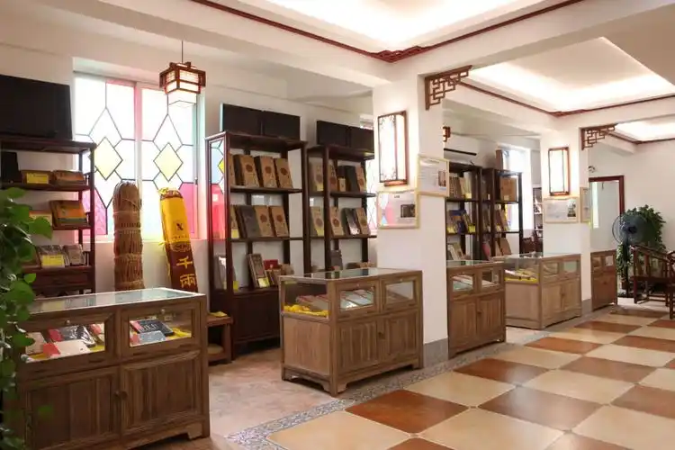 右大厅老茶展示区一角