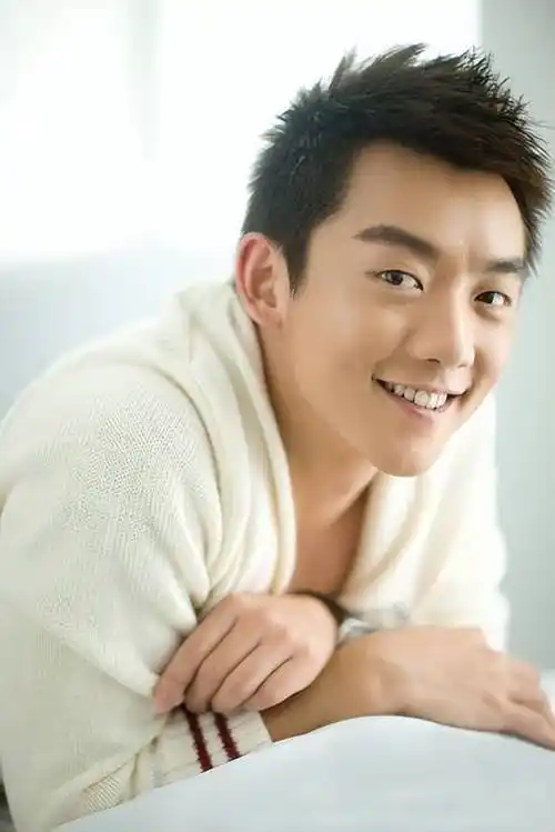 从"夜店小王子"到"宠妻狂魔",郑恺真的变了吗?