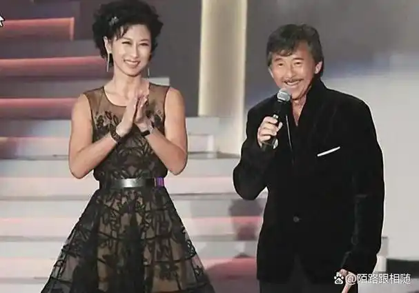 演员叶倩文唱歌时唱来一个老公结婚26年双双白了头