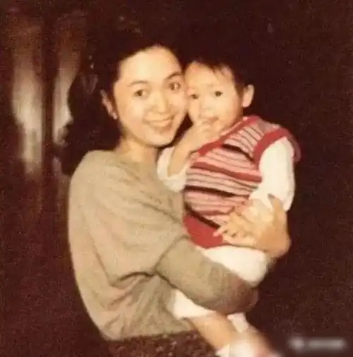 林月云|侯佩岑|昆凌|小三|邱嘉雄_网易订阅