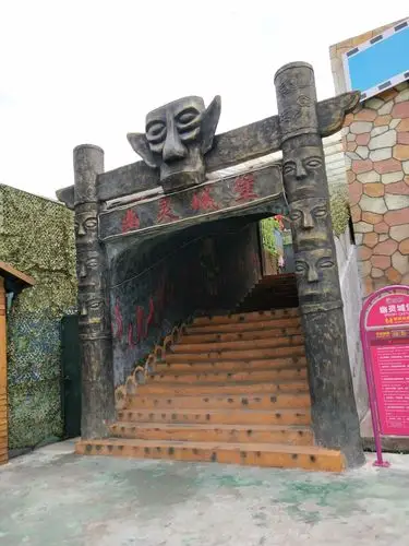 鬼屋耶,你敢进吗?听说那里很恐怖哦!