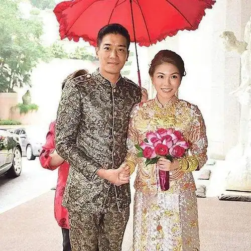 但家境富裕的她,却被港媒爆出家族坐拥五亿资产,所以两人结婚之后
